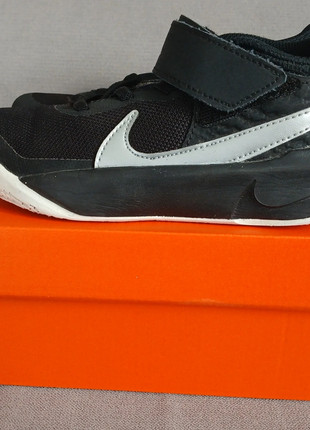 Chaussures de basket ball P.31, marca: Nike, estado: Muito bom, tamanho: 31, €18.00, €19.60 inclui Proteção do Comprador