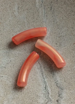 Perles tubes incurvés en acrylique, orange irisé 32x10 mm x10 - POR6-15, staat: Nieuw met prijskaartje, € 2,00, € 2,80 inclusief Kopersbescherming Pro