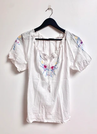 Jolie blouse blanche à fleurs brodée , état: Bon état, taille: S / 36 / 8, 7,50 €, 8,58 € Protection acheteurs incluse