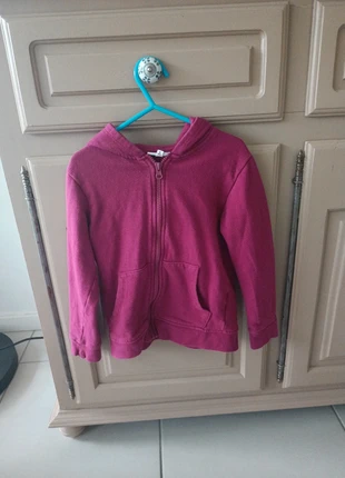 Sweat U essentiel , brand: U Essentiel, condition: Good, size: 6 years / 116 cm, €1.00, €1.75 includes Buyer Protection