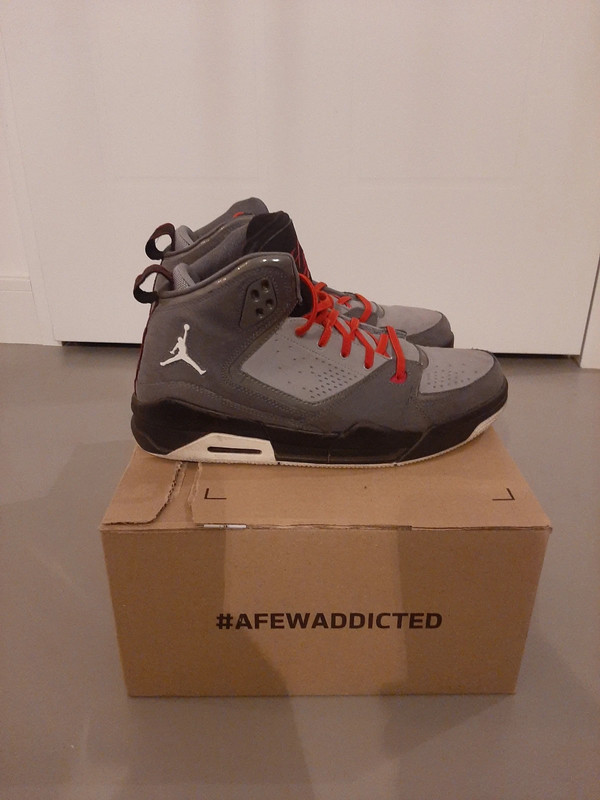 Grijze jordans online