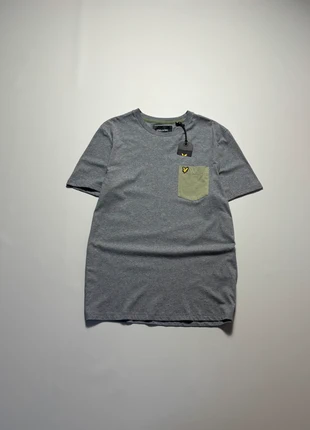 Lyle & Scott grey T-shirt with green pocket, brand: Lyle & Scott, condizioni: Nuovo con cartellino, taglia: L, €20.00, €21.70 include la Protezione acquisti