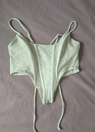 • Très beau corset (couleur vert anis ou vert pistache)., marke: Bershka, zustand: Neu, größe: M / 38 / 10, 5,99 €, 6,99 € inklusive Vinted-Käuferschutz