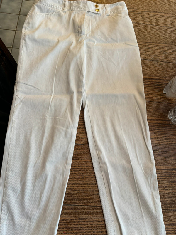 white Jones new york signature pants sz 4 stretch 1