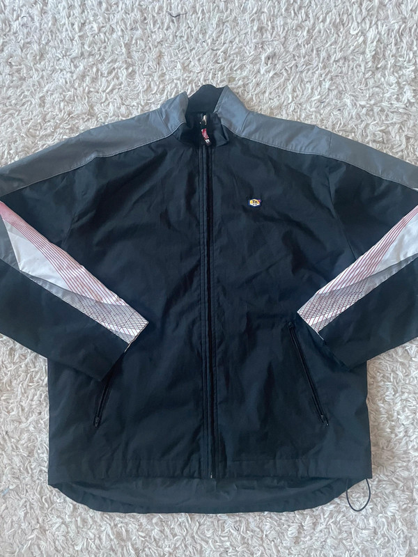 Sábana error Operación posible Rare nike air max tn black, grey red zip up waterproof jacket - Vinted