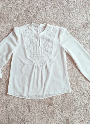 Blouse blanche brodée ajourée en crêpe manches bouffantes, brand: Lolita, condition: Very good, size: S / 36 / 8, €15.00, €16.45 includes Buyer Protection