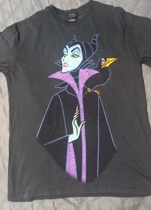 Camiseta Maléfica , marca: Bershka, estado: Muito bom, tamanho: XS / 34 / 6, €4.50, €5.43 inclui Proteção do Comprador