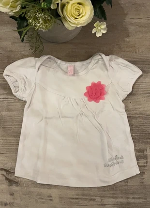 T-shirt , merk: New Born, staat: Goed, maat: 3-6 maanden / 62 cm, € 1,00, € 1,75 inclusief Kopersbescherming