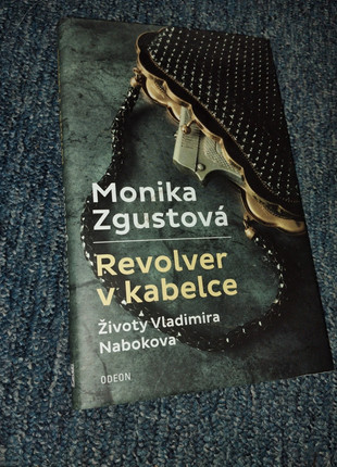 Obrázek k inzerátu: Revolver v kabelce - Monika Zgustová