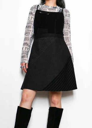 Black skirt with stripes | Jupe courte avec rayures, marque: Vintage, état: Très bon état, taille: XS / 34 / 6, 10,00 €, 11,20 € Protection acheteurs (Pro) incluse