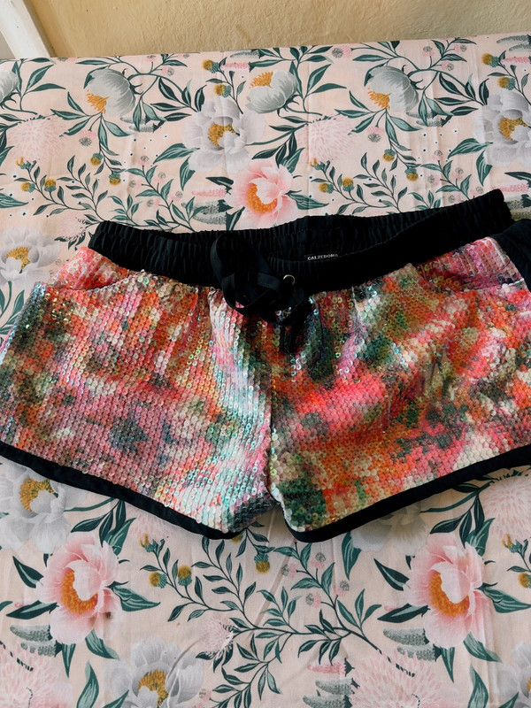 Shorts neri con paillettes colorate di Calzedonia S IT 40 EU 36 usato poche volte Vinted