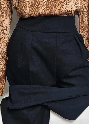 Pantalon femme Mango bleu marine – Élégance classique et confort moderne, brand: Mango, condition: Very good, size: XS / 34 / 6, €8.00, €9.10 includes Buyer Protection Pro