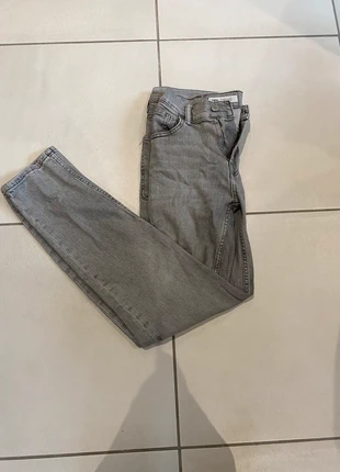 Jean gris zara taille 40, brand: Zara, condizioni: Nuovo senza cartellino, taglia: L / IT 44 / EU 40, €7.00, €8.05 include la Protezione acquisti