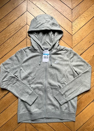 Gilet Nike Gris à zip taille M femme, marque: Nike, état: Neuf avec étiquette, taille: M / 38 / 10, 54,90 €, 58,35 € Protection acheteurs incluse