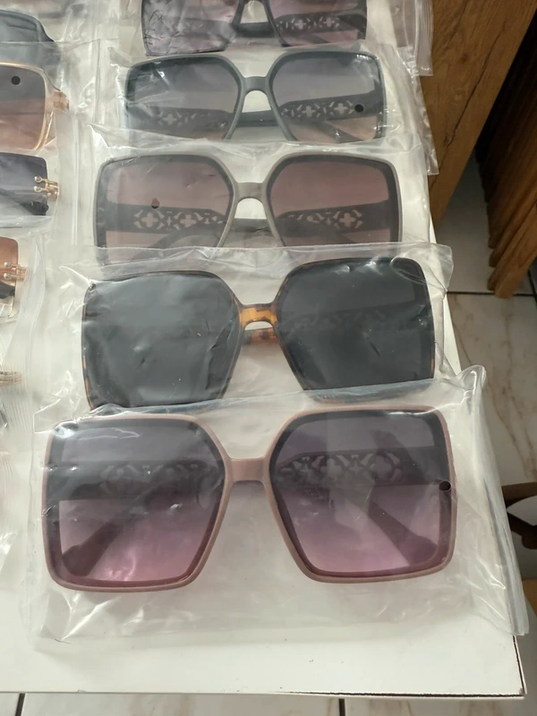 Lot de 19 paires de lunettes de soleil neuve encore emballé - photo numéro 6