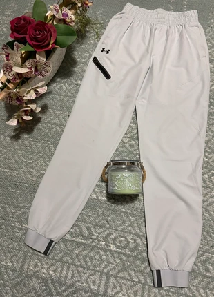 Survêtement Under Armour, merk: Under Armour, staat: Nieuw zonder prijskaartje, maat: XS, € 45,00, € 47,95 inclusief Kopersbescherming