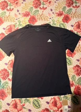 Maglia fitness Adidas nera taglia XS, brand: adidas, condizioni: Nuovo con cartellino, taglia: XS / IT 38 / EU 34, €10.00, €11.20 include la Protezione acquisti