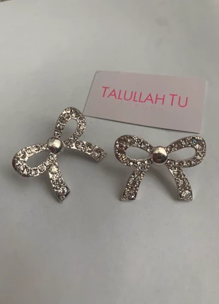 Magnifiques boucles d’oreilles argentées brillantes en forme de noeuds, brand: tallulah tu, condizioni: Nuovo senza cartellino, €6.00, €7.00 include la Protezione acquisti