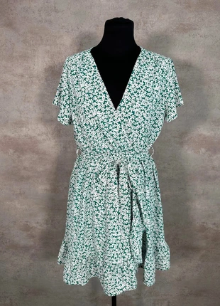 Robe portefeuille fleurie verte blanche in april 1986 ( S/M ), marque: In April 1986, état: Très bon état, taille: M / 38 / 10, 8,00 €, 9,10 € Protection acheteurs (Pro) incluse