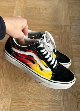 Baskets Vans Old Skool Unisex 37 Flames, marke: Vans, zustand: Sehr gut, größe: 37, 25,00 €, 26,95 € inklusive Vinted-Käuferschutz