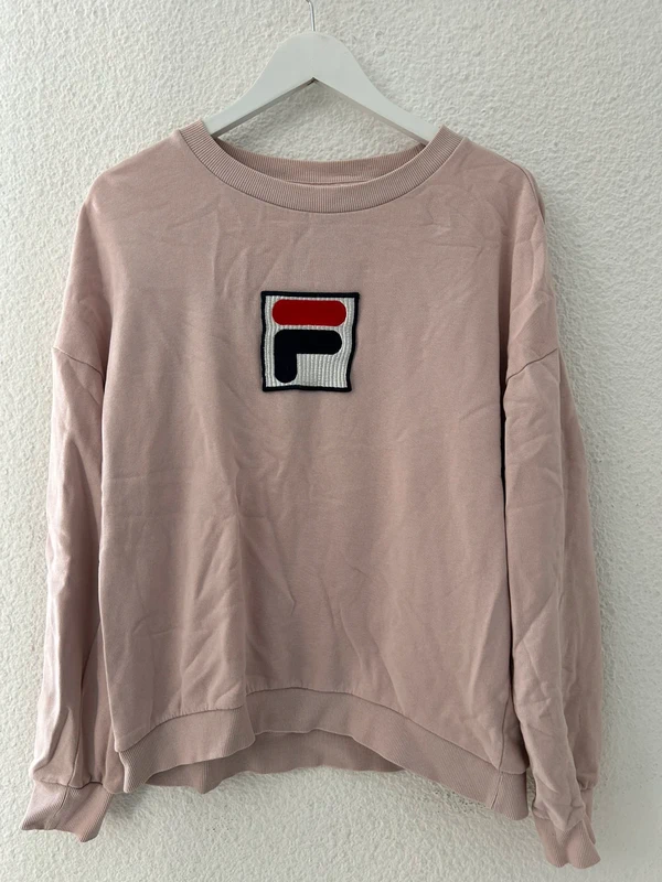 Pull rose avec broderie