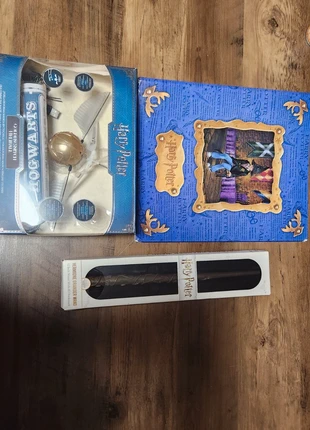 Baguette Hermione, vif dor télécommandée et classeur harry potter avec posters, brand: Harry Potter, condition: New with tags, €15.00, €16.45 includes Buyer Protection