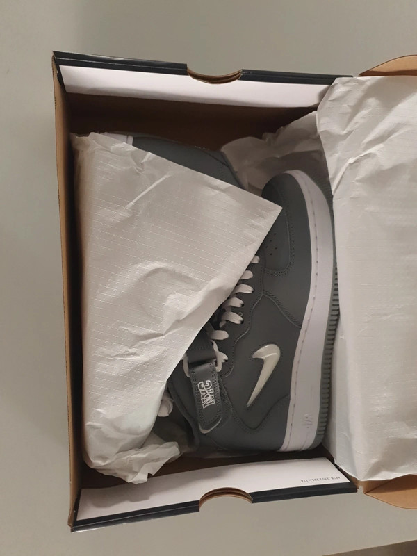 Nike Air Force 1 Mid Jewel NYC Menâs Size 11 Cool Grey Whi…
