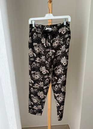 Pantalón negro básico mango flores S, estado: Muy bueno, tamaño: S / 36 / 8, 5,00 €, 5,95 € Protección al comprador incluida