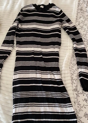 Robe pull rayée h&m, marque: H&M, état: Neuf sans étiquette, taille: L / 40 / 12, 5,00 €, 5,95 € Protection acheteurs incluse