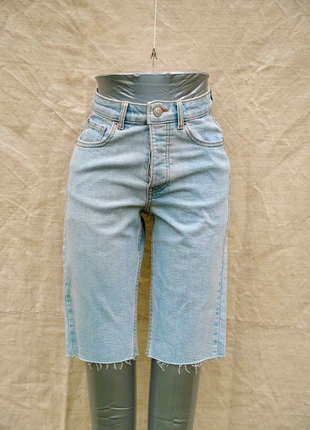 Bermuda en jean bleu très clair t34 vintage 90, marque: Vintage Dressing, état: Très bon état, taille: XS / 34 / 6, 13,00 €, 14,35 € Protection acheteurs incluse