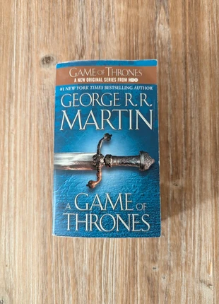 Livre A Game of Thrones english version George R. R. Martin, staat: Heel goed, € 2,00, € 2,80 inclusief Kopersbescherming