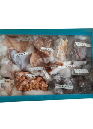 Set vintage di minerali veri con etichette collezione cristalli spirituali, marke: Vintage Love, zustand: Gut, 15,00 €, 16,45 € inklusive Vinted-Käuferschutz