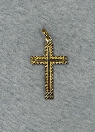 Pendentif Croix Dorée Texturée | Plaqué Or Style Vintage | Bijou Religieux Unisexe, état: Très bon état, 10,00 €, 11,20 € Protection acheteurs incluse