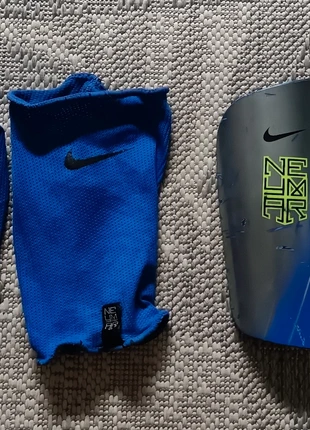 Protège tibia Nike X Neymar, merk: Nike, staat: Veelgebruikt, € 5,00, € 5,95 inclusief Kopersbescherming