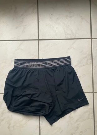 Short running Nike pro taille XS couleur noir, marke: Nike, zustand: Sehr gut, größe: XS / 34 / 6, 18,00 €, 19,60 € beinhaltet Vinted-Käuferschutz Pro