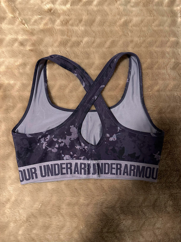 Under Armor Sports Bra in M 2