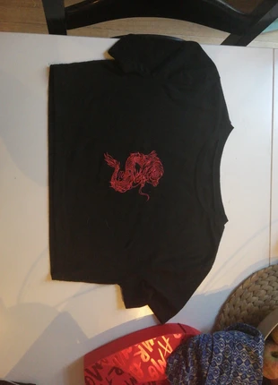 Croc top motif dragon chinois, merk: Dragon, staat: Goed, maat: S / 36 / 8, € 4,00, € 4,90 inclusief Kopersbescherming