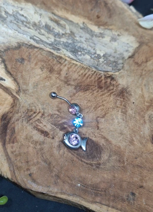 Navelpiercing met strass steentjes en een bedel vis, condizioni: Nuovo con cartellino, €2.50, €3.33 include la Protezione acquisti