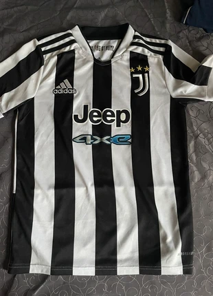 Maillot Juventus adidas noir et blanc très bon état porter 2-3 fois, marca: adidas, estado: Muy bueno, tamaño: 12 años / 152 cm, 18,00 €, 19,60 € Protección al comprador incluida