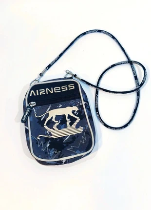 Sacoche Airness camouflage vintage Y2K logo panthère, merk: Airness, staat: Heel goed, € 13,50, € 14,88 inclusief Kopersbescherming Pro