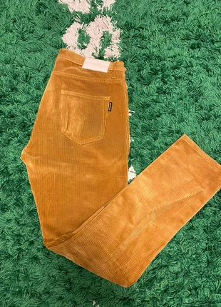 Pantalon Sandro Velours Côtelé , marke: Sandro, zustand: Sehr gut, größe: S, 55,00 €, 58,45 € inklusive Vinted-Käuferschutz