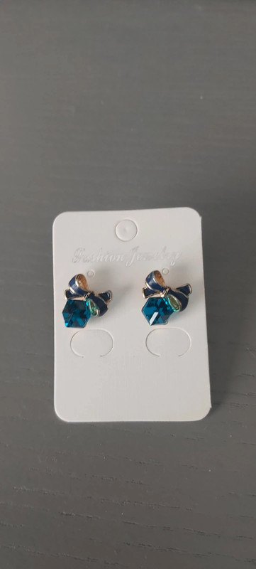Pretty gold and turquoise studs 1