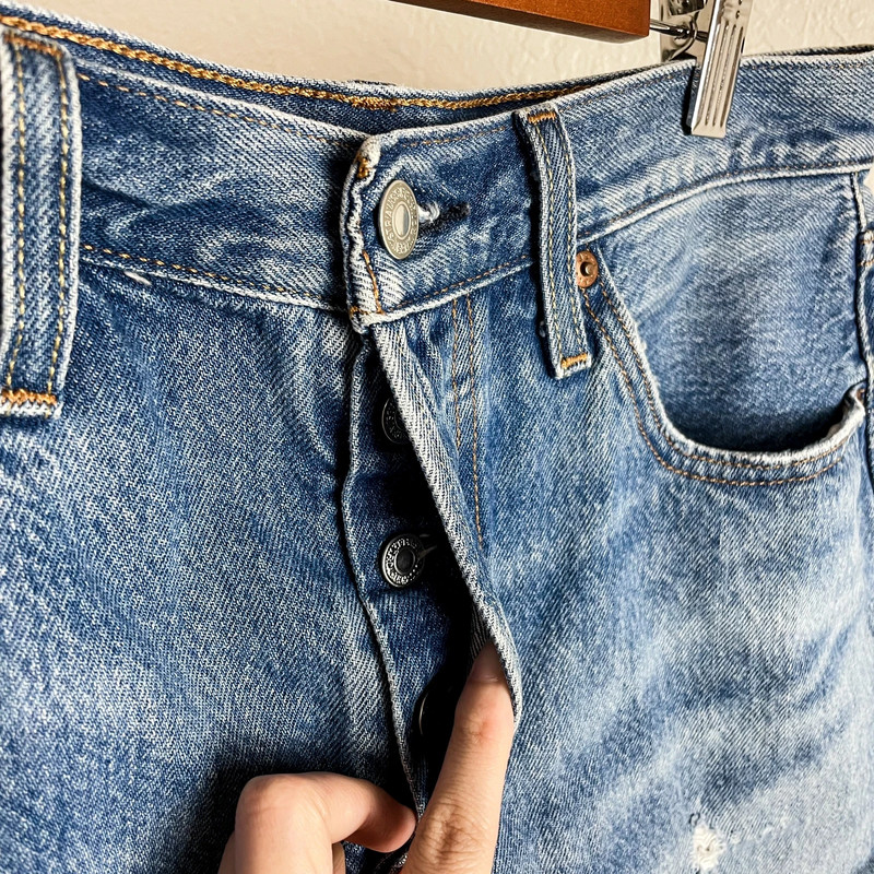 LEVIS | Premium 501 Distressed Shorts 5