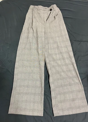 Pantalon tailleur carreaux gris , marque: Bershka, état: Neuf sans étiquette, taille: XS / 34 / 6, 7,00 €, 8,05 € Protection acheteurs incluse