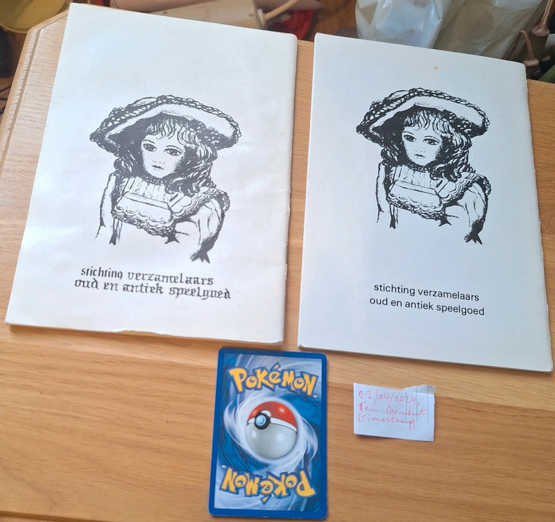 2x booklet(oud en antiek speelgoed), 1x Pokémon card, Furret(Ken Sugimori, 60 HP, English, 35/111). 2