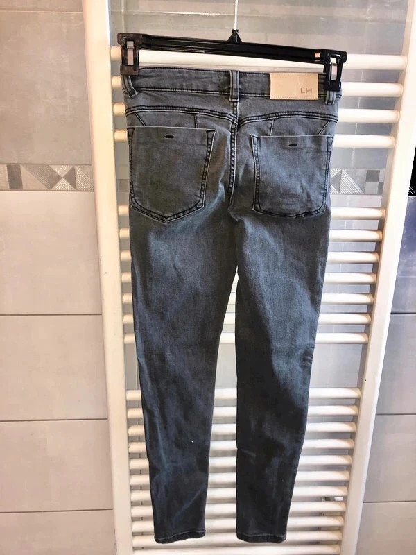 Jeans skinny gris de marque LH taille XS en tbe à 8 euros 2