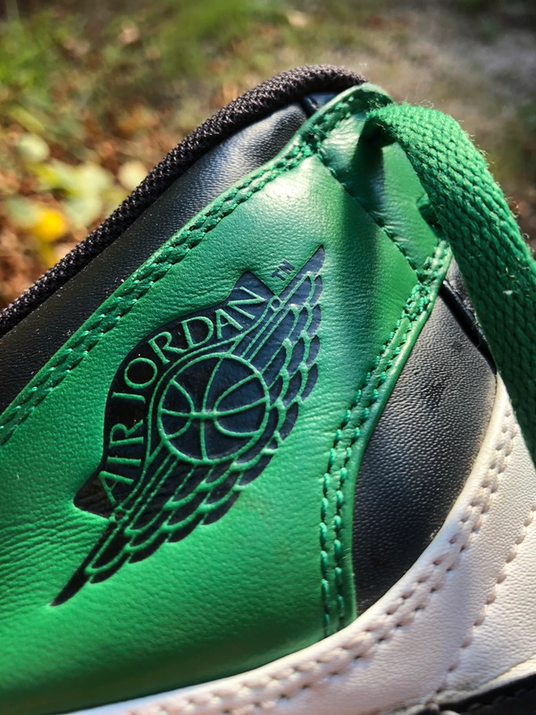 Jordan 1 retro defining hotsell moments celtics