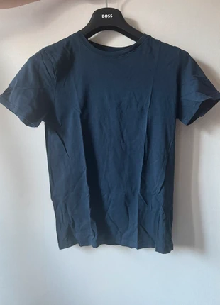 t shirt Uniqlo, marque: Uniqlo, état: Très bon état, taille: XS, 8,00 €, 9,10 € Protection acheteurs incluse