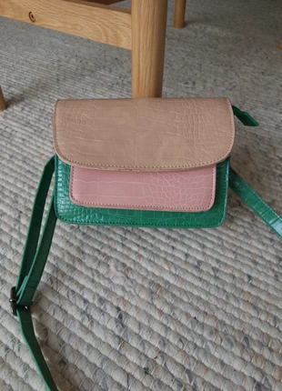 Colorblock crossbody tas, merk: Multicolor, staat: Heel goed, € 10,00, € 11,20 inclusief Kopersbescherming