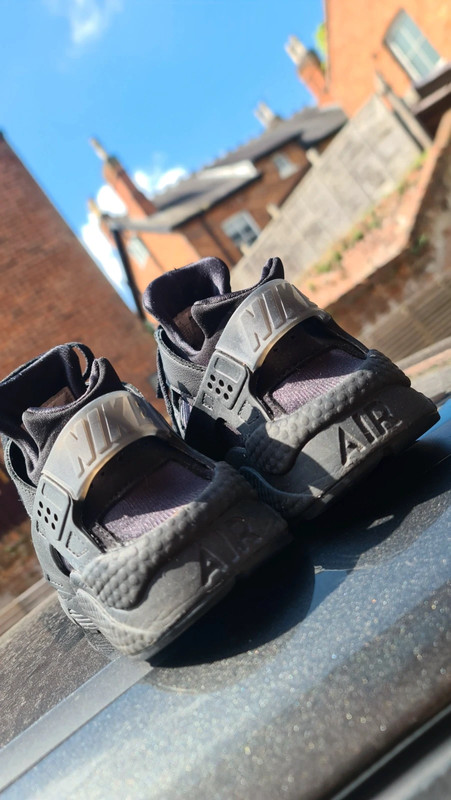 Triple black Nike Air Huarache size 9.5 more like a 9 Vinted